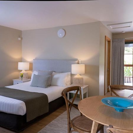 อวารัว ลอดจ์ Hotel Awaroa Bay ภายนอก รูปภาพ