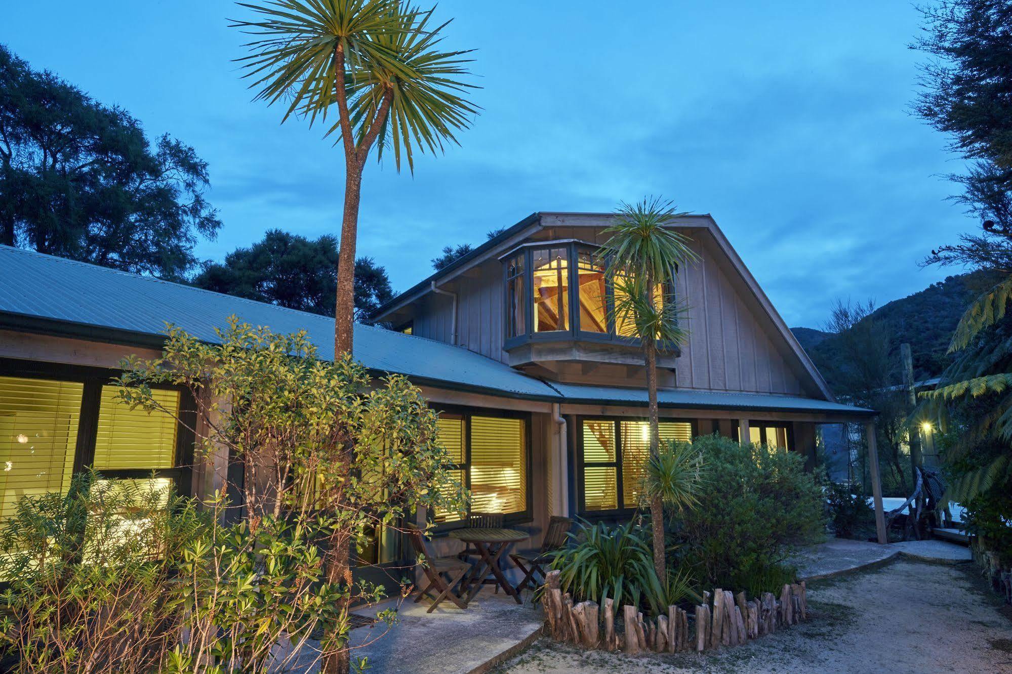 อวารัว ลอดจ์ Hotel Awaroa Bay ภายนอก รูปภาพ